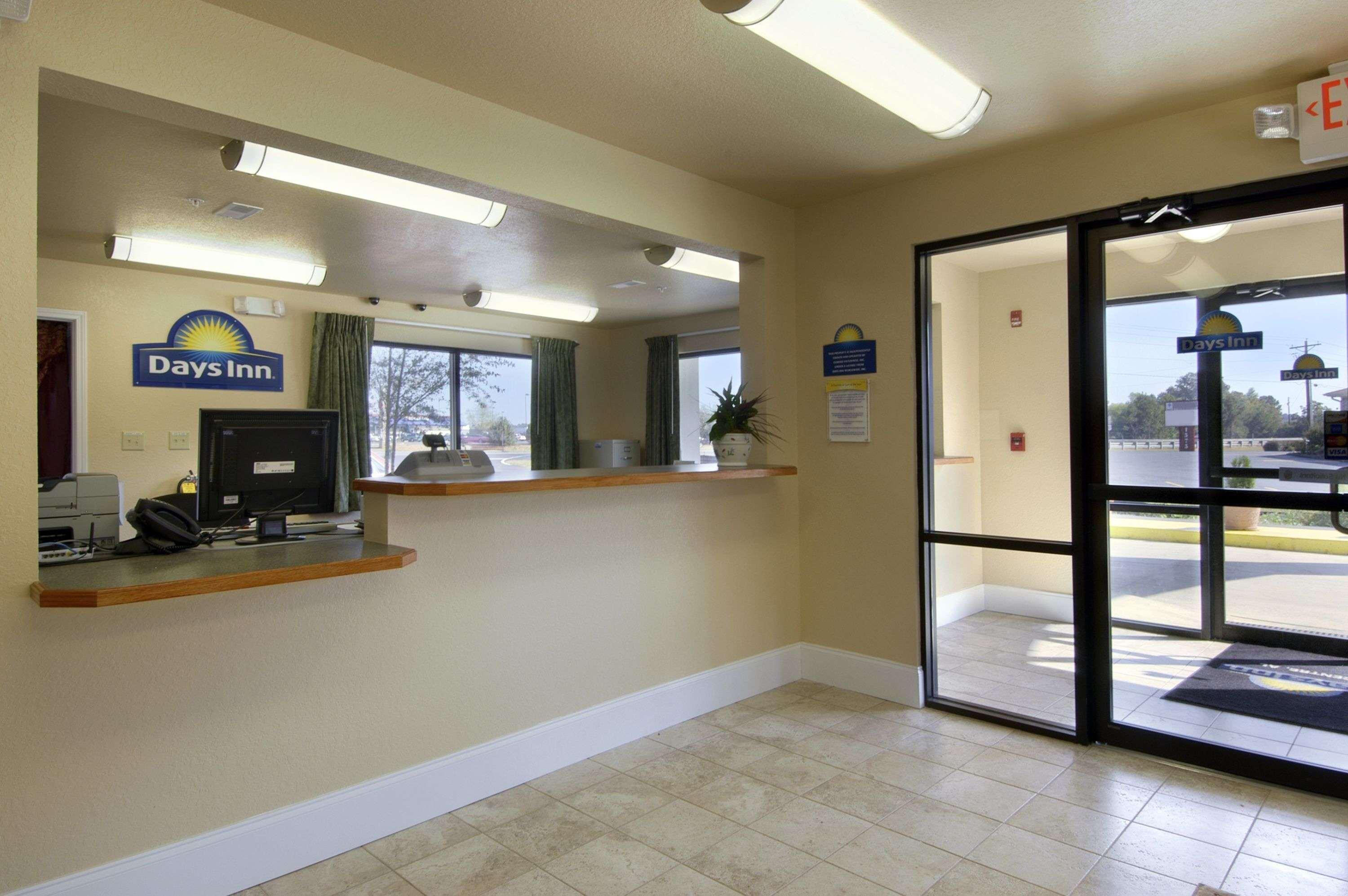 Days Inn Of Centre Exterior photo